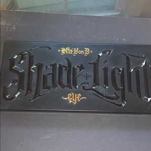 Kat Von D Makeup - Kat Von D shade and light eyeshadow palette Kat Von D Makeup - Kat Von D shade and light eyeshadow palette